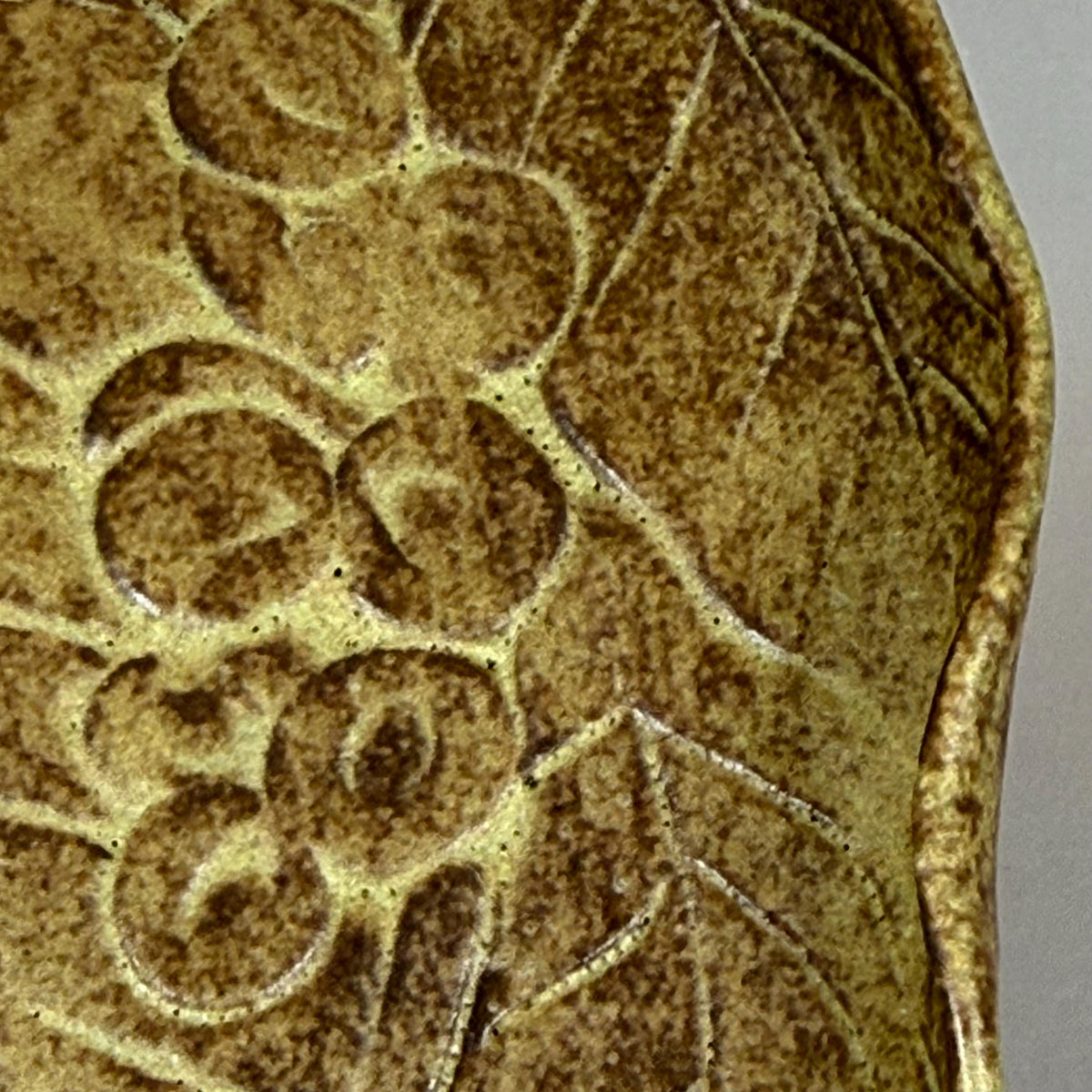 Large Leaves and Berries Autumn Decorative Plate