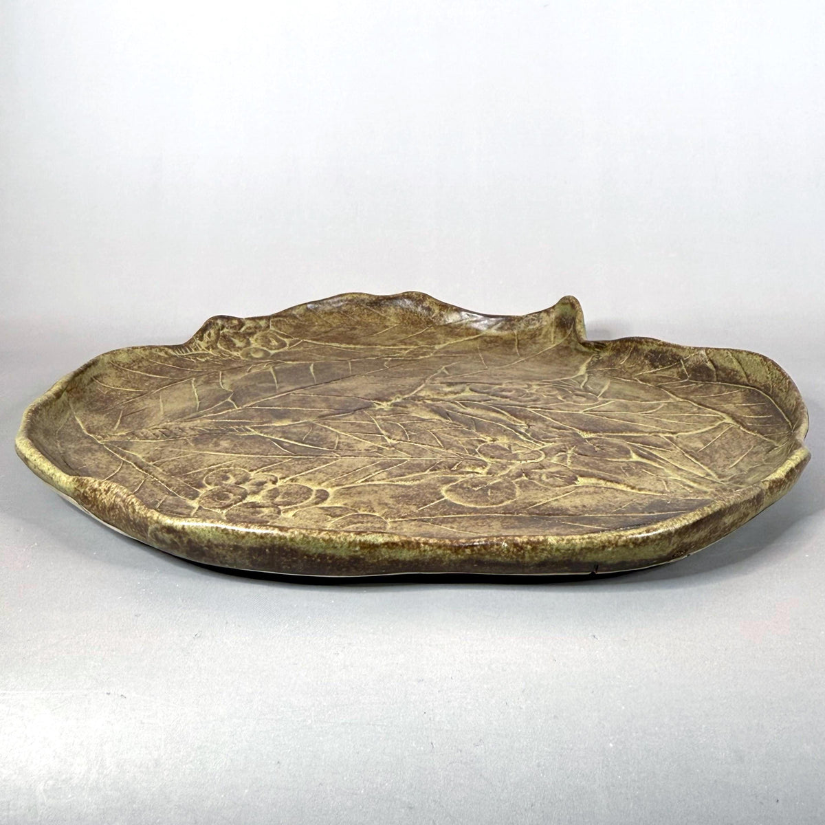 Large Leaves and Berries Autumn Decorative Plate