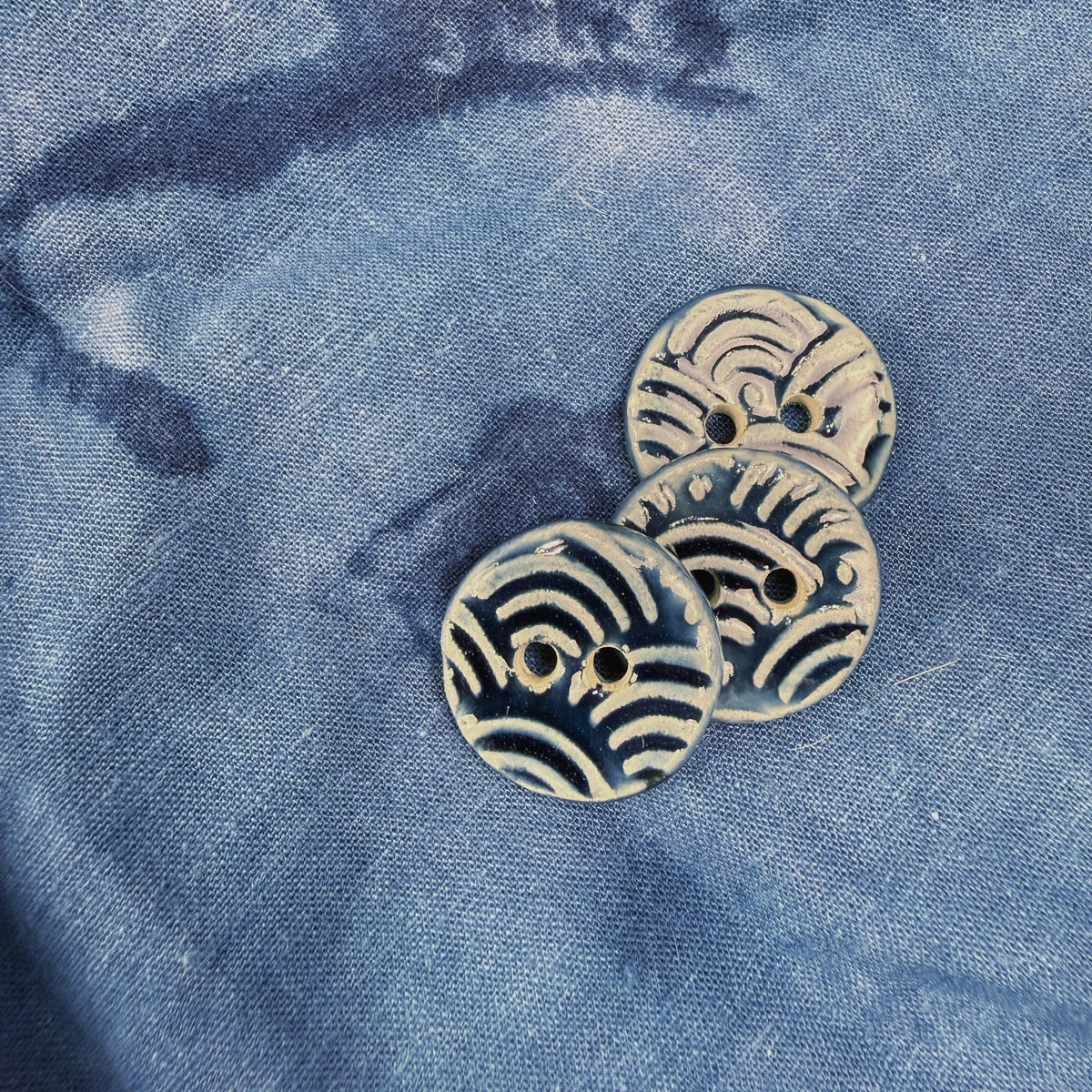 Set of 6 Small Wave Texture Blue Round Buttons